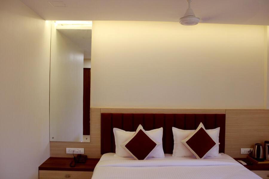 Hotel Saineel Bombay Esterno foto