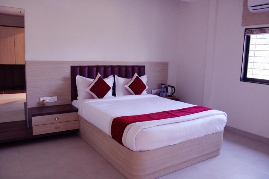 Hotel Saineel Bombay Esterno foto