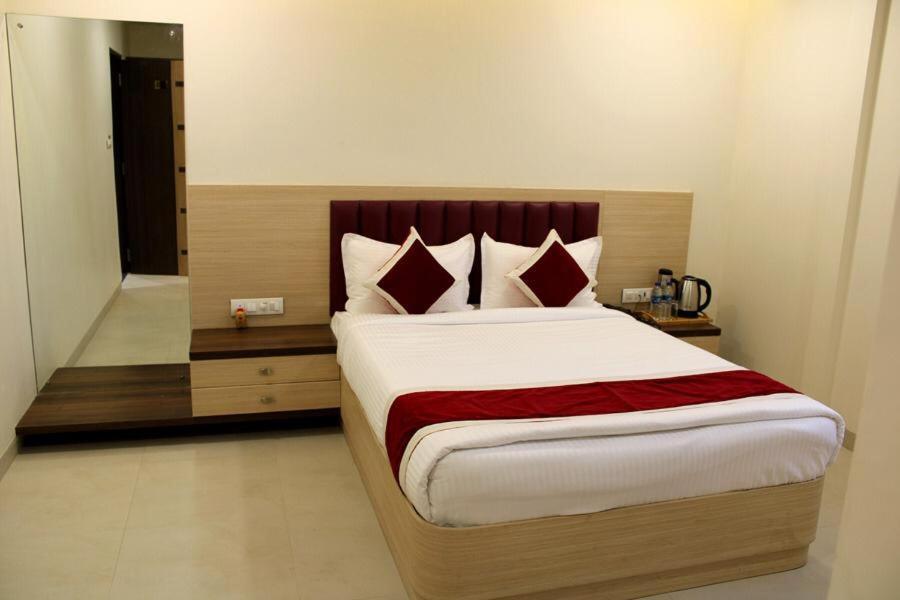 Hotel Saineel Bombay Esterno foto