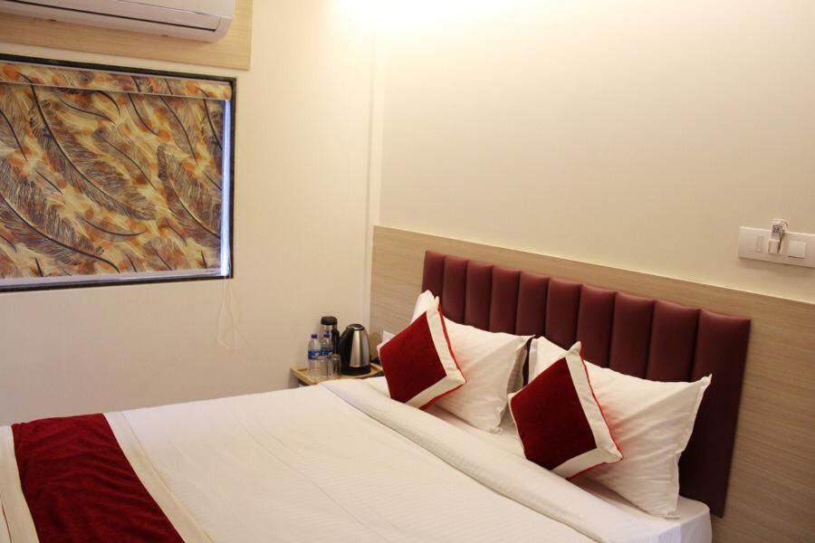 Hotel Saineel Bombay Esterno foto