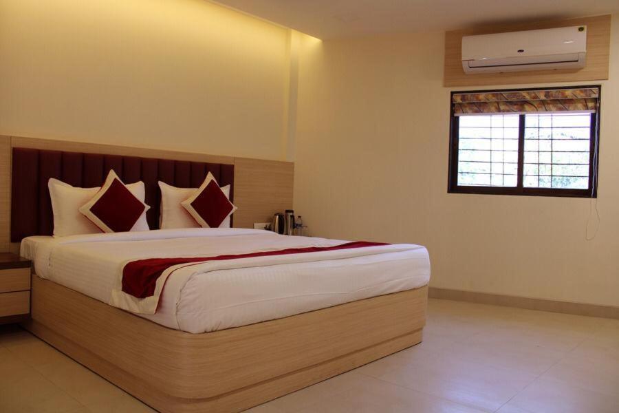 Hotel Saineel Bombay Esterno foto